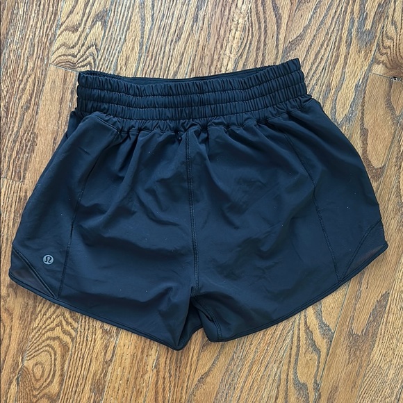 Lululemon Athletica Hotty Hot Shorts 4” - Picture 2 of 3